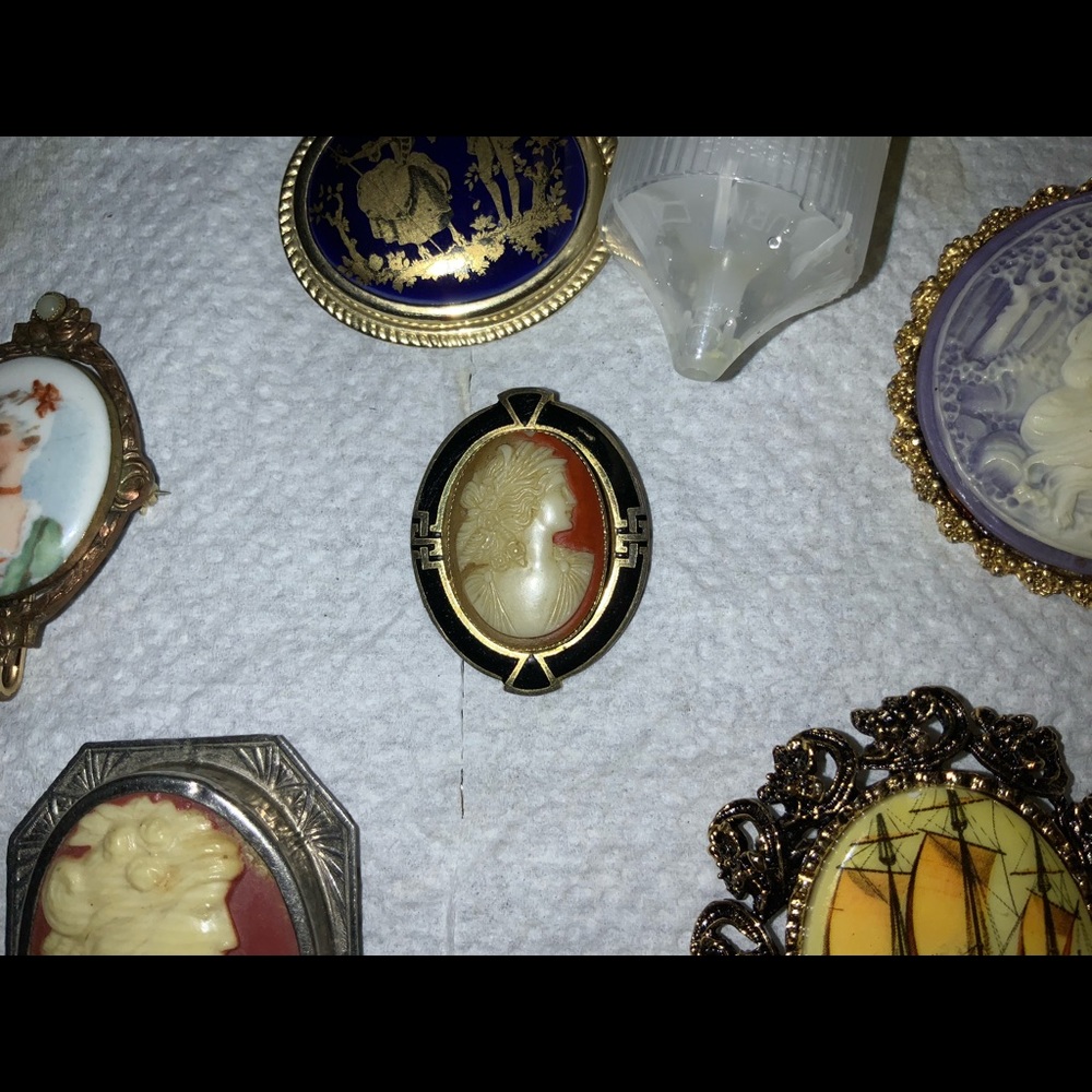 Vintage detailed cameo.